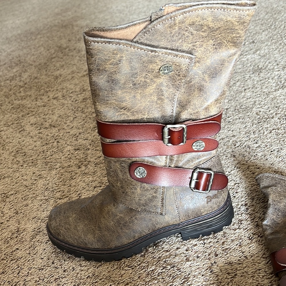 Woman NEW faux leather Blowfish boots